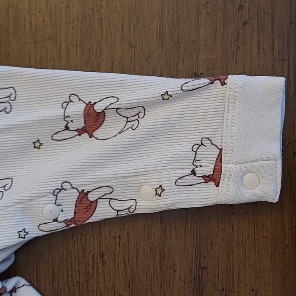 Uniqlo Winnie the Pooh Onesie 6 to 12 Months - Picture 8 of 13
